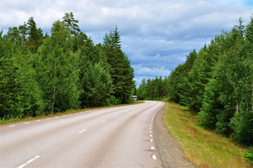 Landstrasse durch Smaland`s Wälder, Schweden