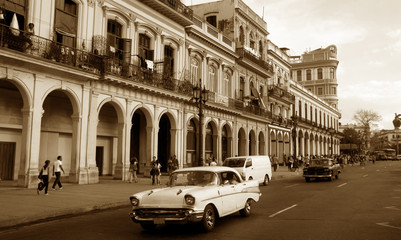 Classic cars and antique buildings in Havana, Cuba