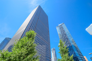 高層ビルと青空