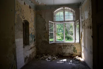 Foto op Plexiglas verloren plaats oud ziekenhuis Beelitz bij Berlijn © rolfkremming