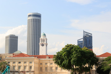 Naklejka premium Asian civilisations museum and clock tower in Singapore