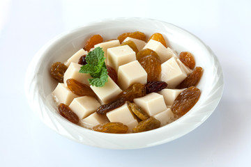 pudding raisin white background
