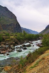 Бурный горный поток