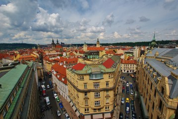 Fototapeta na wymiar Вид на Прагу с воздуха с Пороховой башни