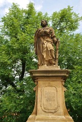 Fototapeta na wymiar Святой Иуда Фаддей скульптура на Карловом мосту в Праге