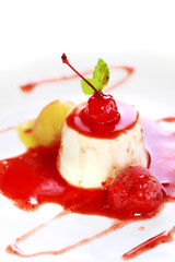 Panna cotta with rasberry sauce