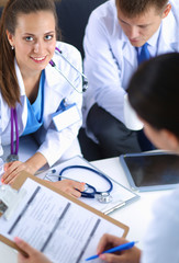 Obraz premium Happy medical team discussing and working together