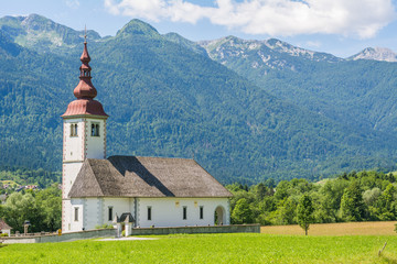 Fototapeta na wymiar Maria Himmelfahrt Kirche Kranj / Slowenien