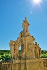 Obraz premium Статуи святых и архангелов каменные 