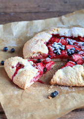 Simple crusty pie of short pastry with fresh strawberries 