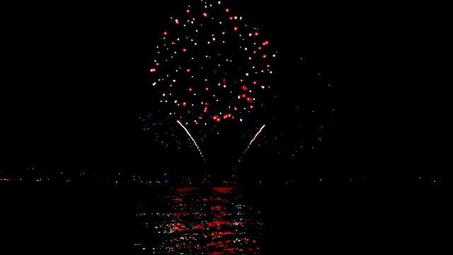 Feu d'artifice sur l'eau