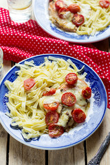 Chicken breasts with cherry tomatoes, mozzarella and pasta