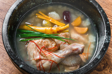 参鶏湯　韓国料理　samgyetang chicken ginseng soup Korean