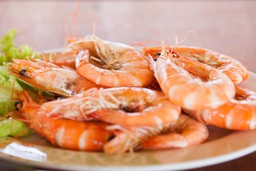 Bake shrimp sold in restaurants in Thailand