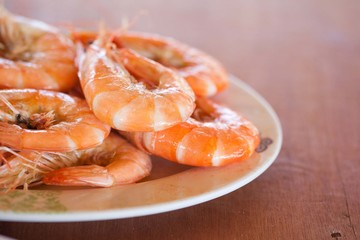 Bake shrimp sold in restaurants in Thailand