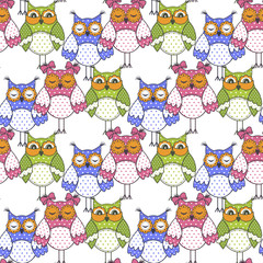 Seamless pattern of colorful owls on a white background