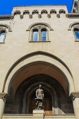 Obraz premium sculpture on georgian library