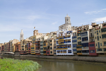 Naklejka premium Old section of the city with the catherdal in the background.Girona,Spain