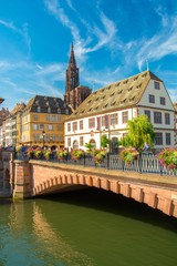 Strasbourg et sa cathédrale en Alsace, France - obrazy, fototapety, plakaty