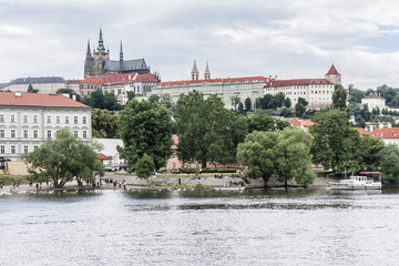 Obraz premium Castle, Cathedral St. Vitus from Vltava River. Prague, Czech Rep