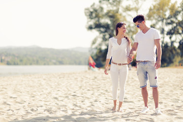 Fototapeta premium Romantic couple holding hands