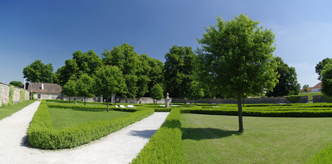 Fototapeta na wymiar The park near castle Cerveny Kamen