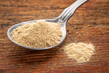 maca root powder on tablespoon