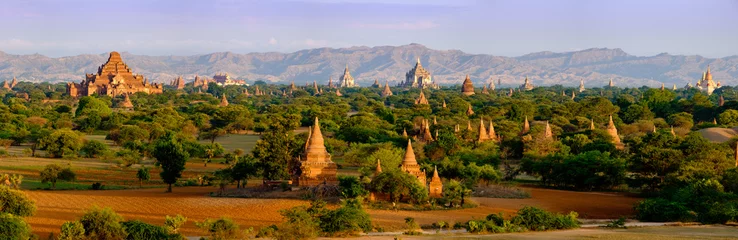 Gordijnen Panoramic landscape view of old temples in Bagan, Myanmar © Martin M303