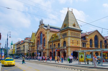 View over traffic in front of the most famous marketplace in Budapest.