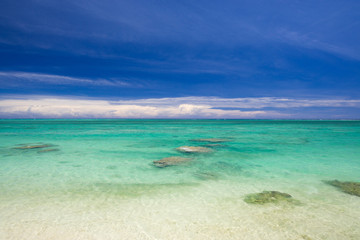 Fototapeta na wymiar 沖縄のビーチ・みーばるビーチ 