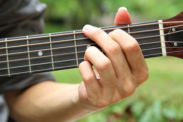 playing guitar chord G / play guitar in the park