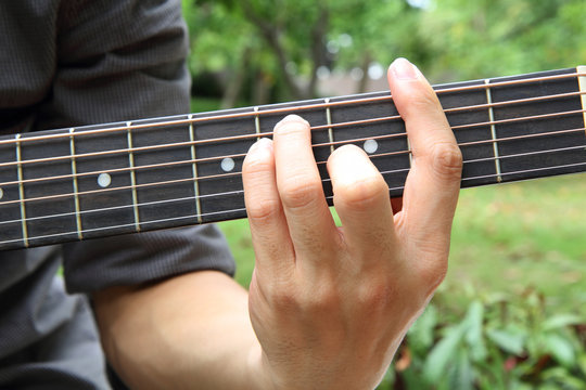playing guitar chord F# / play guitar in the park