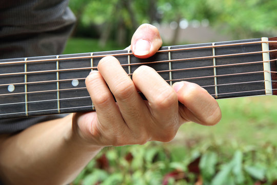 playing guitar chord F# / play guitar in the park