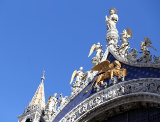 Obraz premium Golden Lion of Saint Mark Cathedral in Venice