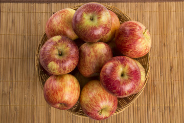 red apples