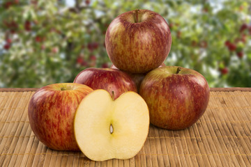 red apples