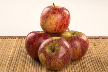 red apples