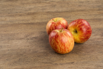 red apples