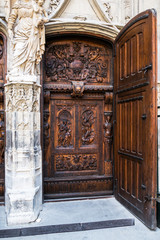 Fototapeta na wymiar Porte entrée église Saint-Didier