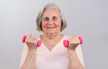 Seniorin beim Training