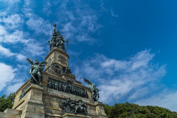 Fototapeta na wymiar Niederwalddenkmal von links betrachtet