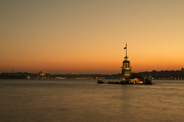 Naklejka premium maiden's tower at the sunset