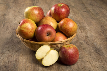 red apples
