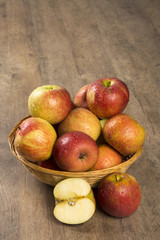 red apples