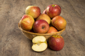 red apples