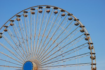 Das Riesenrad dreht sich wieder auf der Kirmes