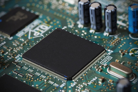 Electronic circuit board, microchip integrated on motherboard