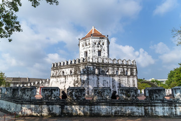 Fototapeta na wymiar tower Phra Sumen Fort, Mahakan Fort