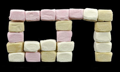 Fenster und Portal aus  Eibischteigwürfeln