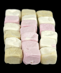 Strassenpflaster aus  Eibischteigwürfeln